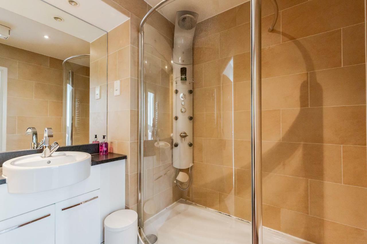 Royal Docks Penthouse Apartment London Ngoại thất bức ảnh